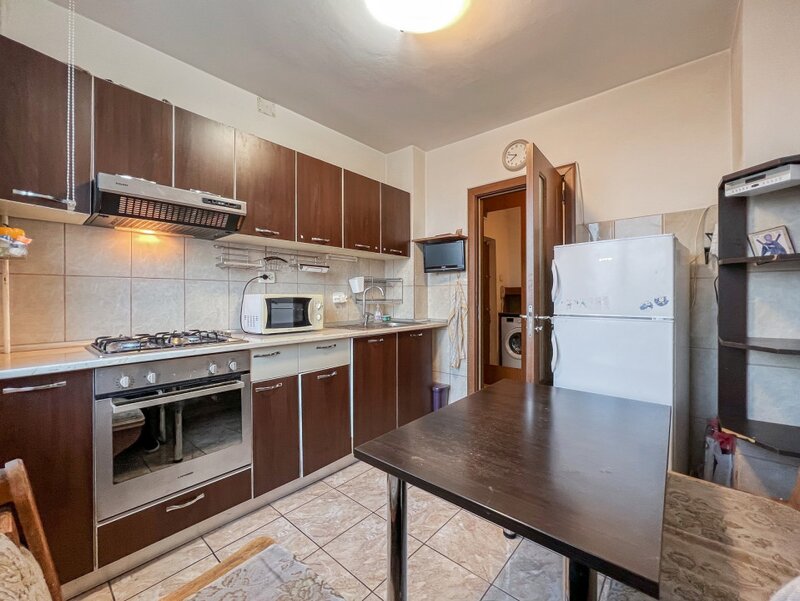 Bucur Obor. 6 minute pe jos este Metroul, statia Obor! 3 camere Loc de parcare!