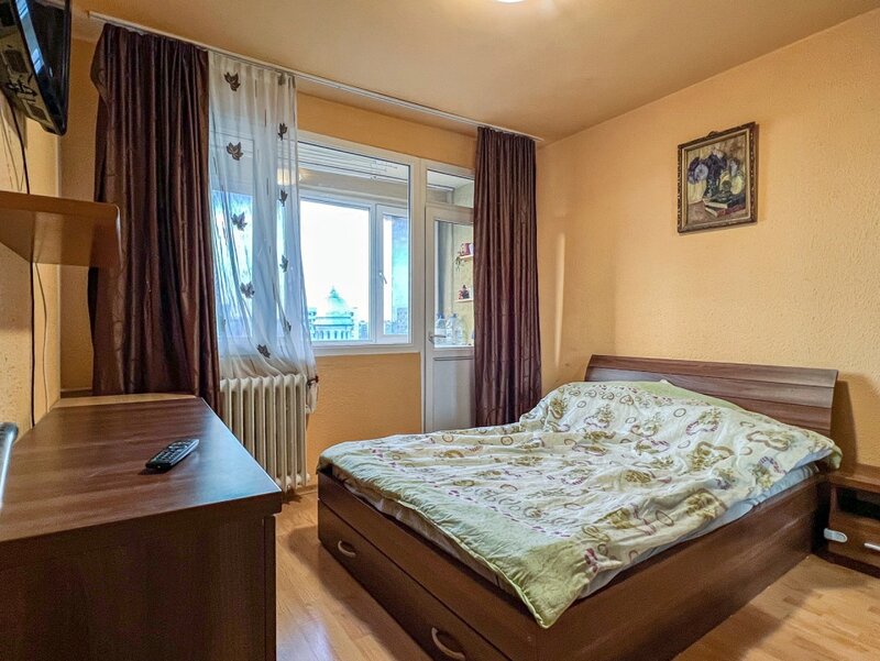 Bucur Obor. 6 minute pe jos este Metroul, statia Obor! 3 camere Loc de parcare!